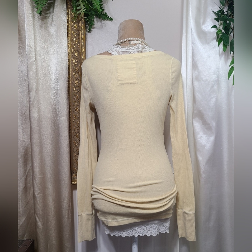 ♡ Y2K ♡ Hollister Butter Yellow Blingy Button Henley Long Sleeve Top - Picture 7 of 13